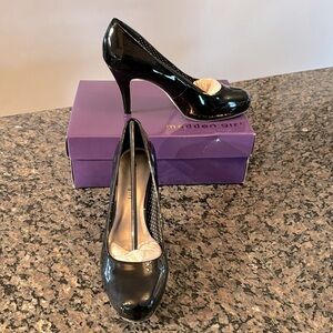 Madden girl Getta black patent pump heels NIB 8.5